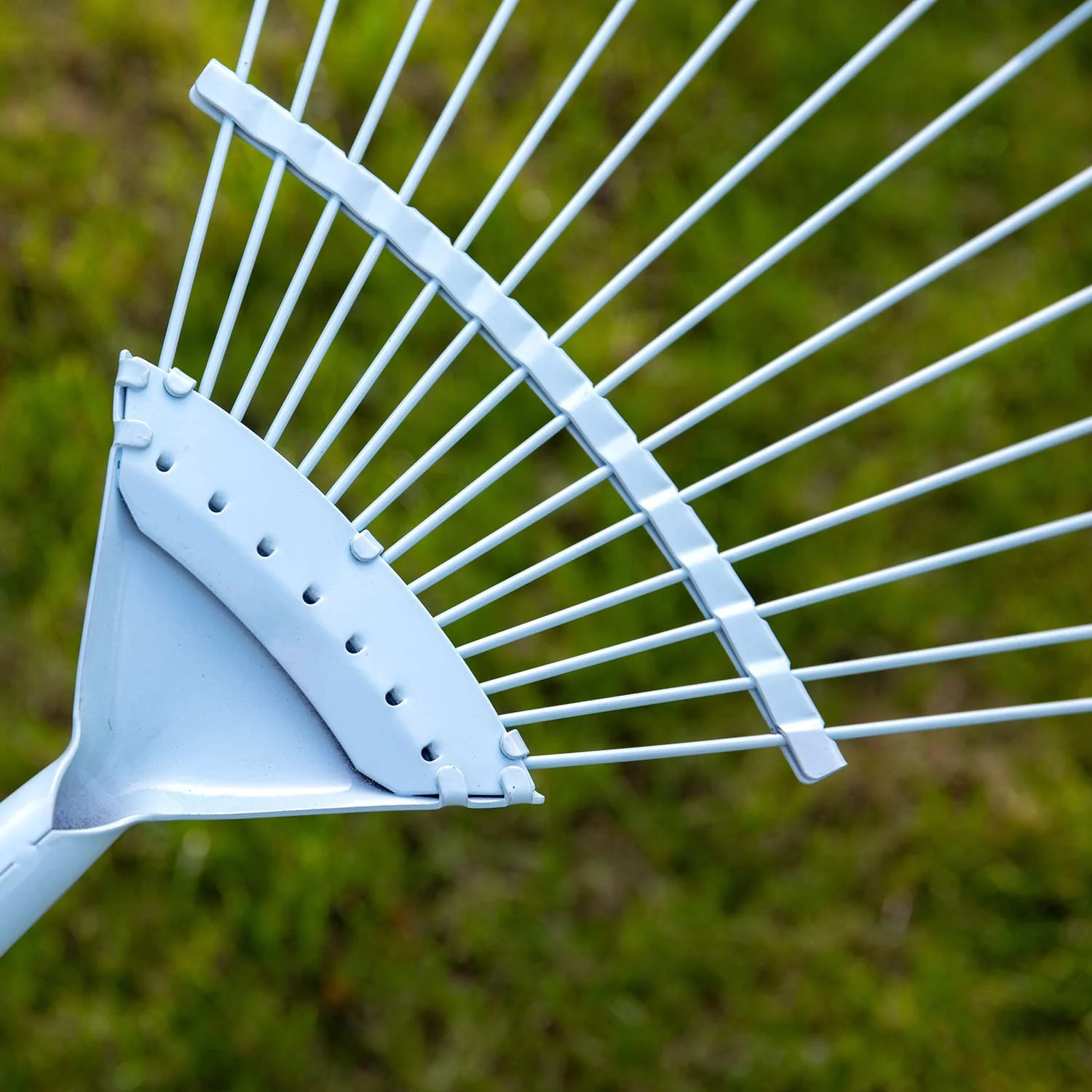 Budding Gardener Kids Lawn Rake - Image 3