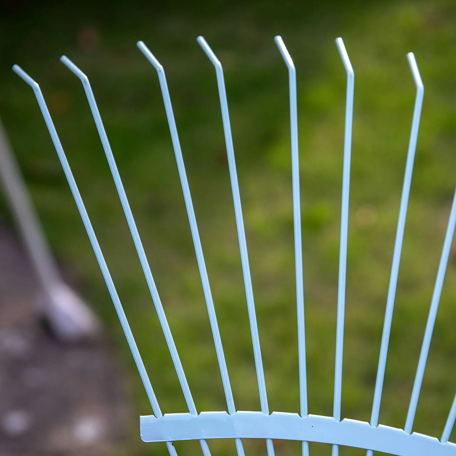 Budding Gardener Kids Lawn Rake - Image 4