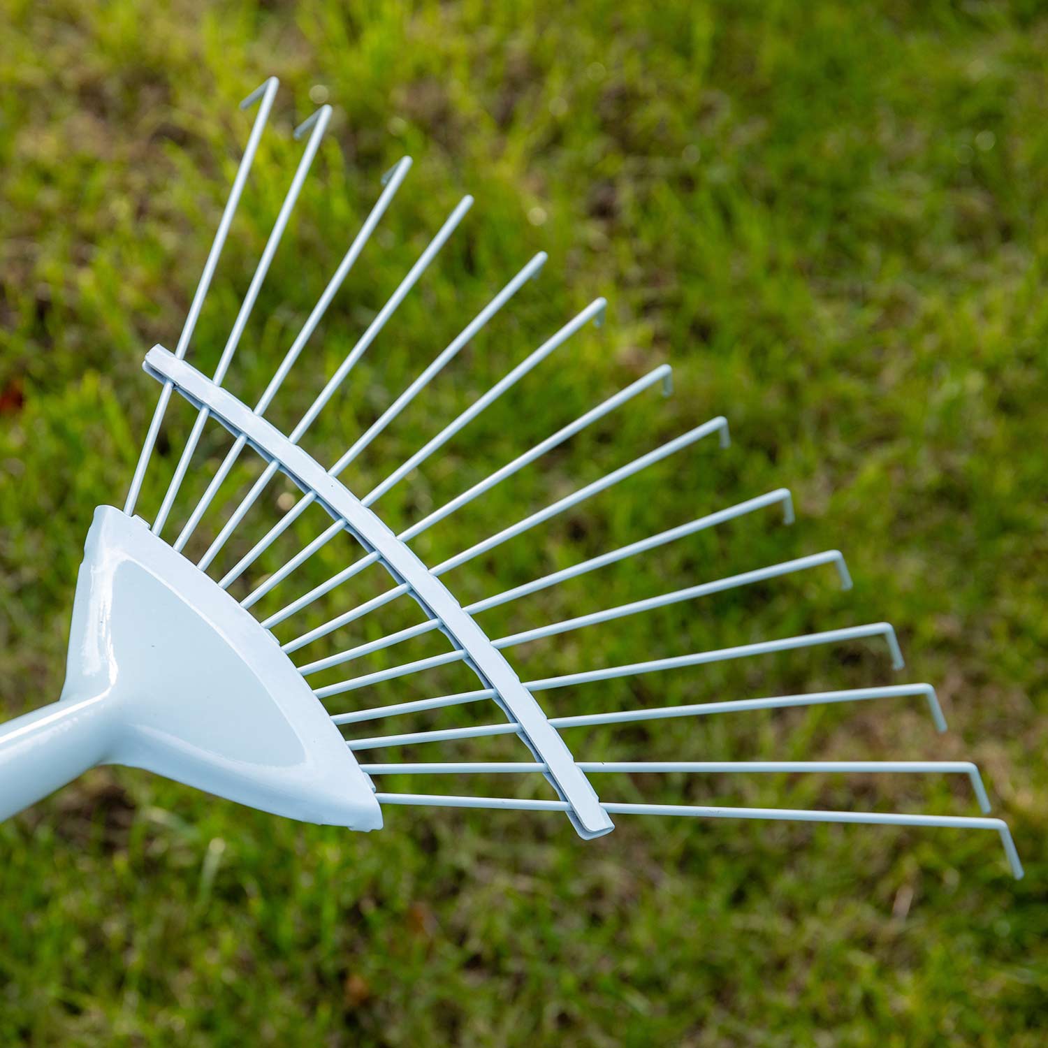 Budding Gardener Kids Lawn Rake - Image 5
