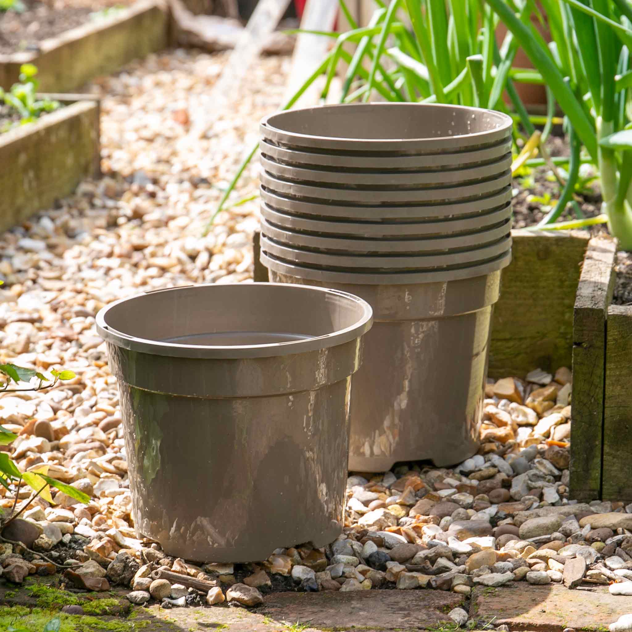 Taupe-Grey Plastic Plant Pots 3L - Image 3