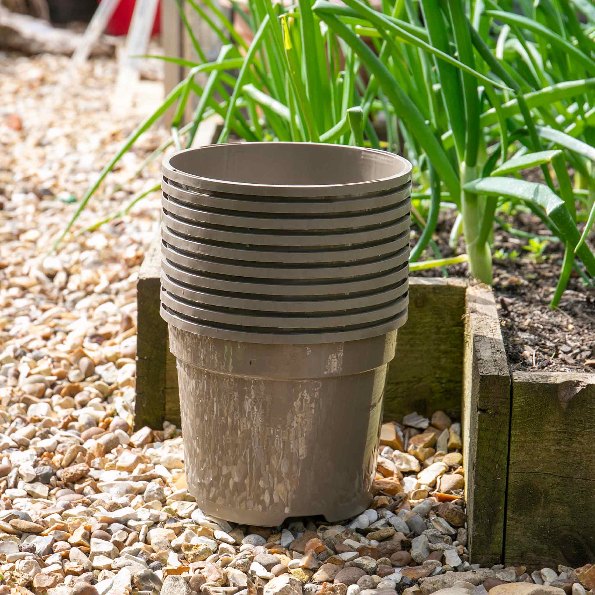 Taupe-Grey Plastic Plant Pots 3L - Image 4