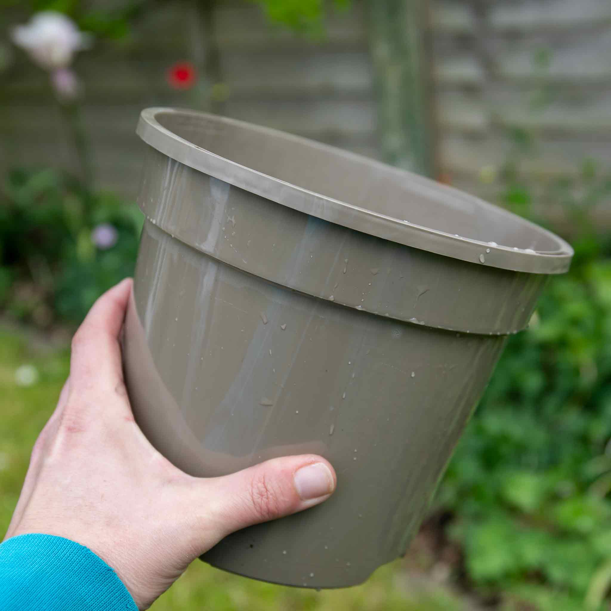 Taupe-Grey Plastic Plant Pots 3L - Image 5