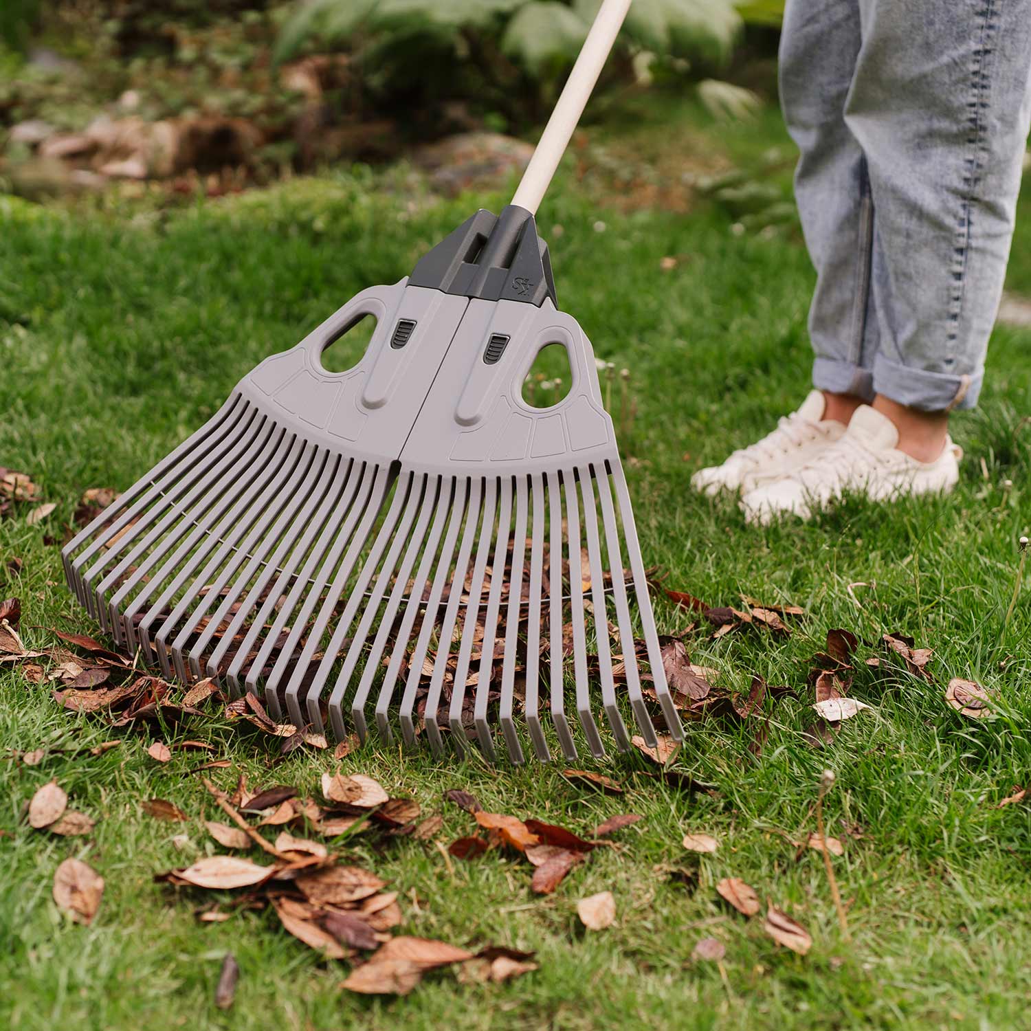 Kent & Stowe 3-in-1 Leaf Rake - Image 3