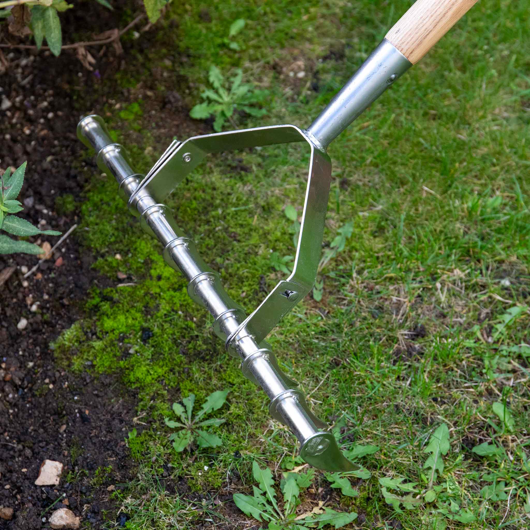 Kent & Stowe Stainless Steel Scarifying Rake - Image 9