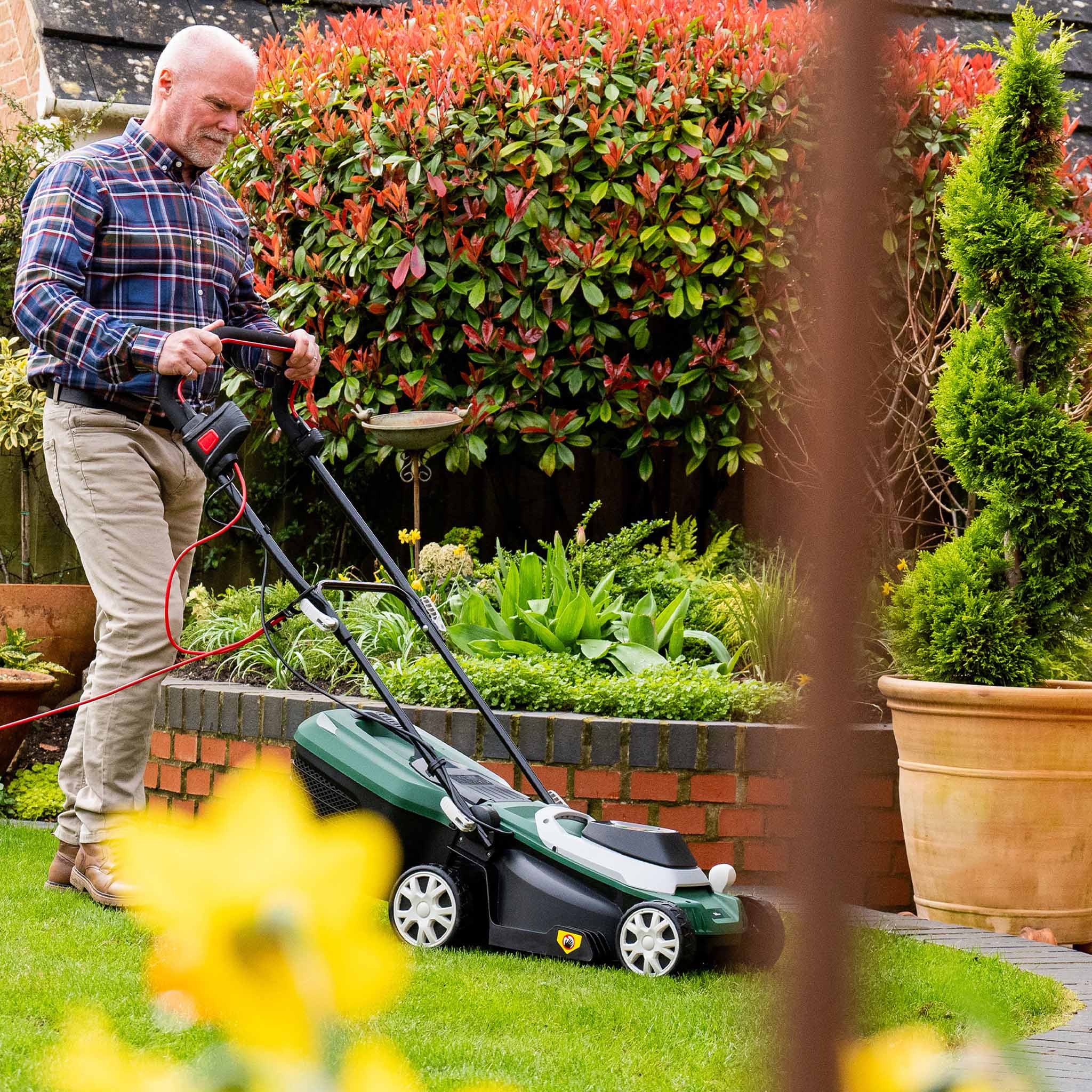 Webb Classic 33cm Electric Rotary Mower with Rear Roller - Image 2