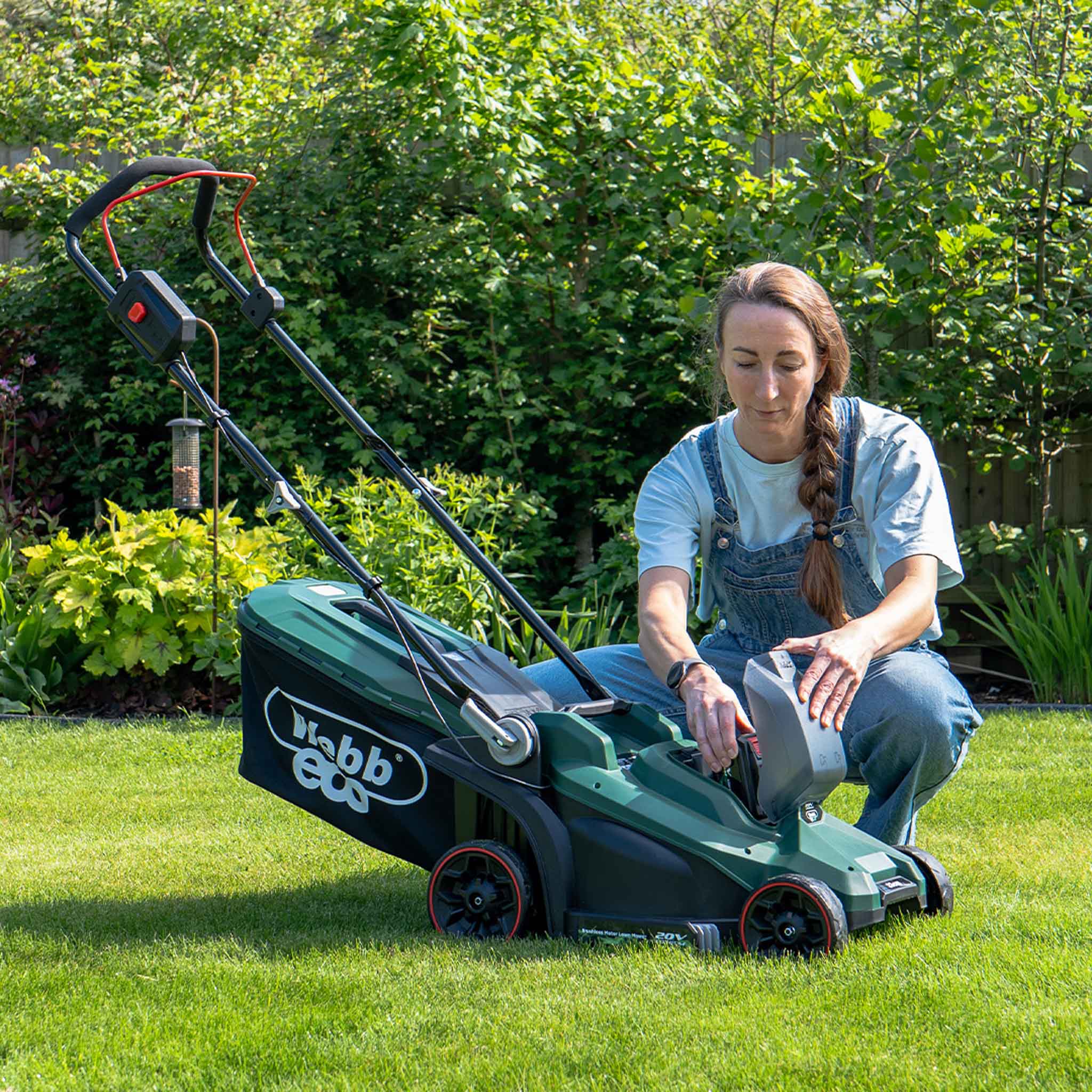 Webb Eco 20V 33cm Cordless Rotary Mower with 4Ah Battery & Charger - Image 5