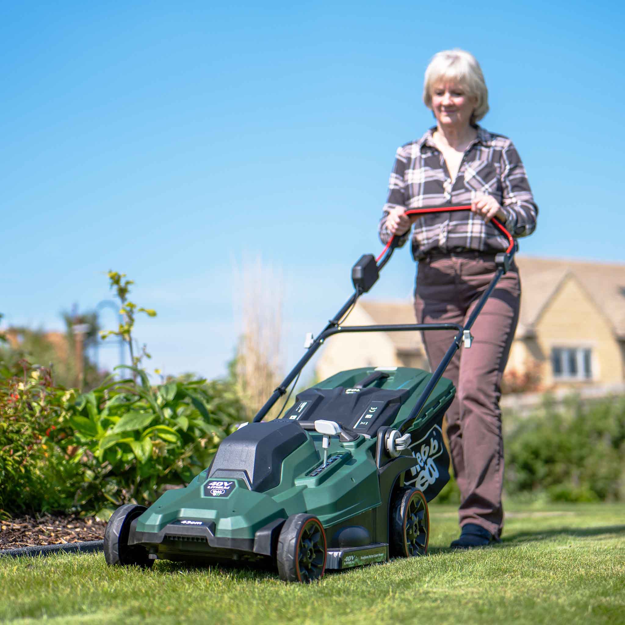 Webb Eco 40V 43cm Cordless Rotary Mower with 2 x 4AH Battery & Charger - Image 2