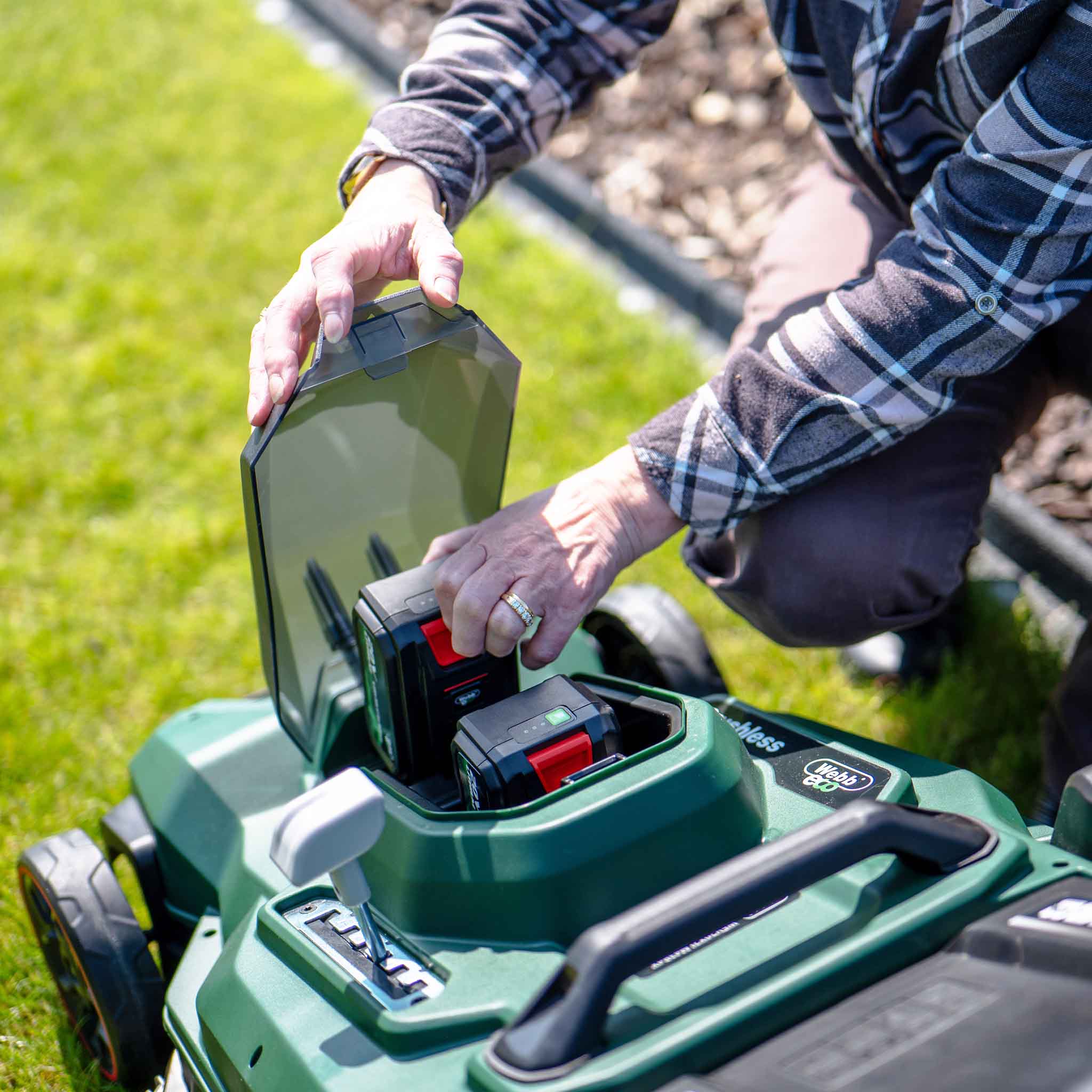 Webb Eco 40V 43cm Cordless Rotary Mower with 2 x 4AH Battery & Charger - Image 6
